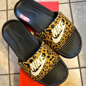 Nike Brand New Victori One Animal Print Slide